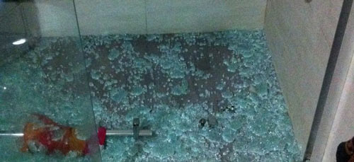 沒有防爆膜的鋼化玻璃效果圖