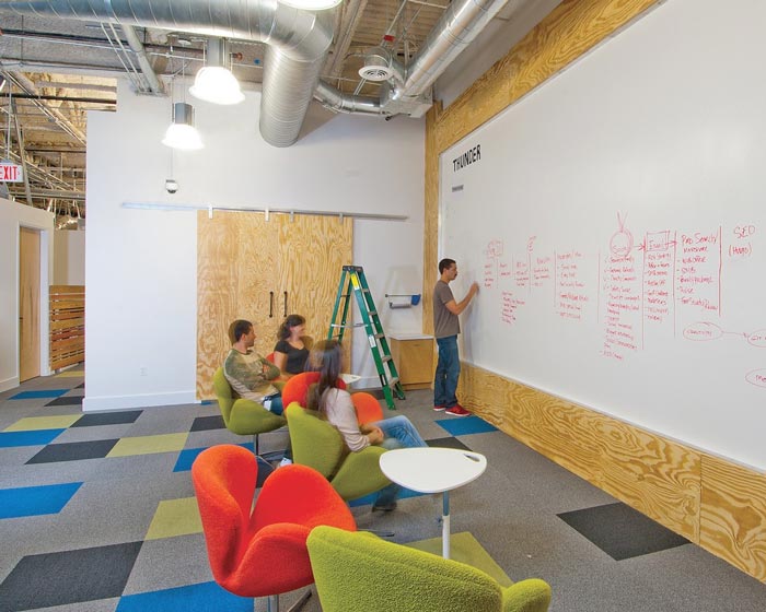 字幕組工作室休息區(qū)域裝修設計案例效果圖