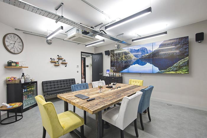 營(yíng)銷策劃工作室辦公區(qū)域裝修設(shè)計(jì)案例效果圖