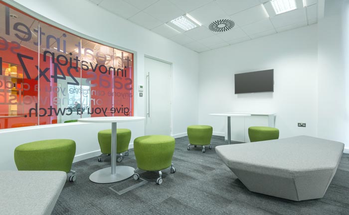 服飾公司辦公室交流區(qū)域線裝修設(shè)計案例效果圖