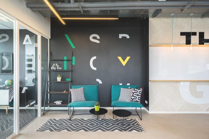 網(wǎng)絡(luò)安全服務公司辦公室休息區(qū)域裝修設(shè)計案例效果圖