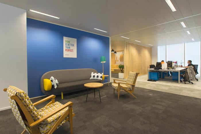 汽車(chē)租賃服務(wù)公司辦公室交流區(qū)域裝修設(shè)計(jì)案例效果圖