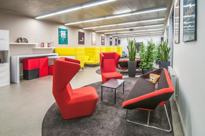 現(xiàn)代簡(jiǎn)約辦公室接待區(qū)域裝修設(shè)計(jì)案例效果圖