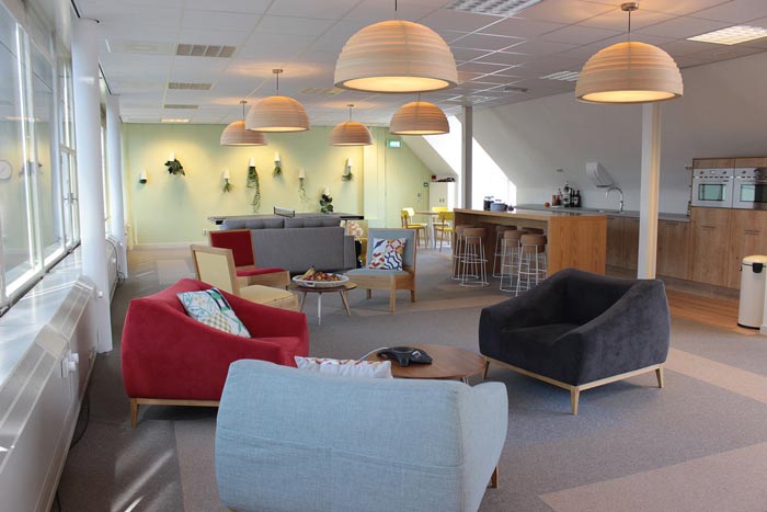 創(chuàng)新人性化辦公室茶水間裝修設計案例效果圖