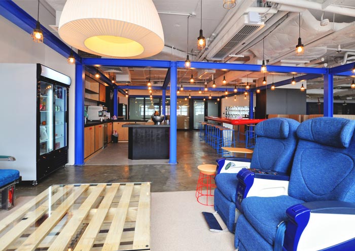 1900平方大型辦公室茶水間裝修設(shè)計案例效果圖