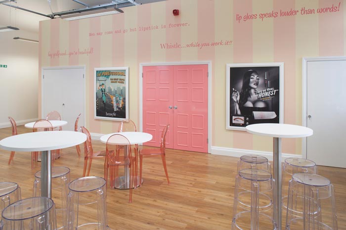 化妝品公司辦公室茶水間裝修設(shè)計案例效果圖