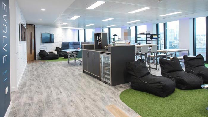 解決方案提供商辦公室休息區(qū)域裝修設(shè)計(jì)案例效果圖