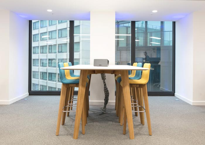 解決方案提供商辦公室小會議室裝修設(shè)計(jì)案例效果圖