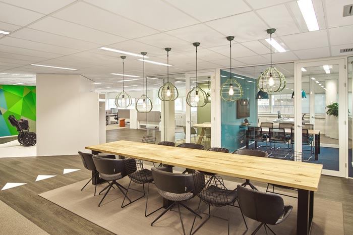 代步車公司辦公室會議室設(shè)計(jì)效果圖