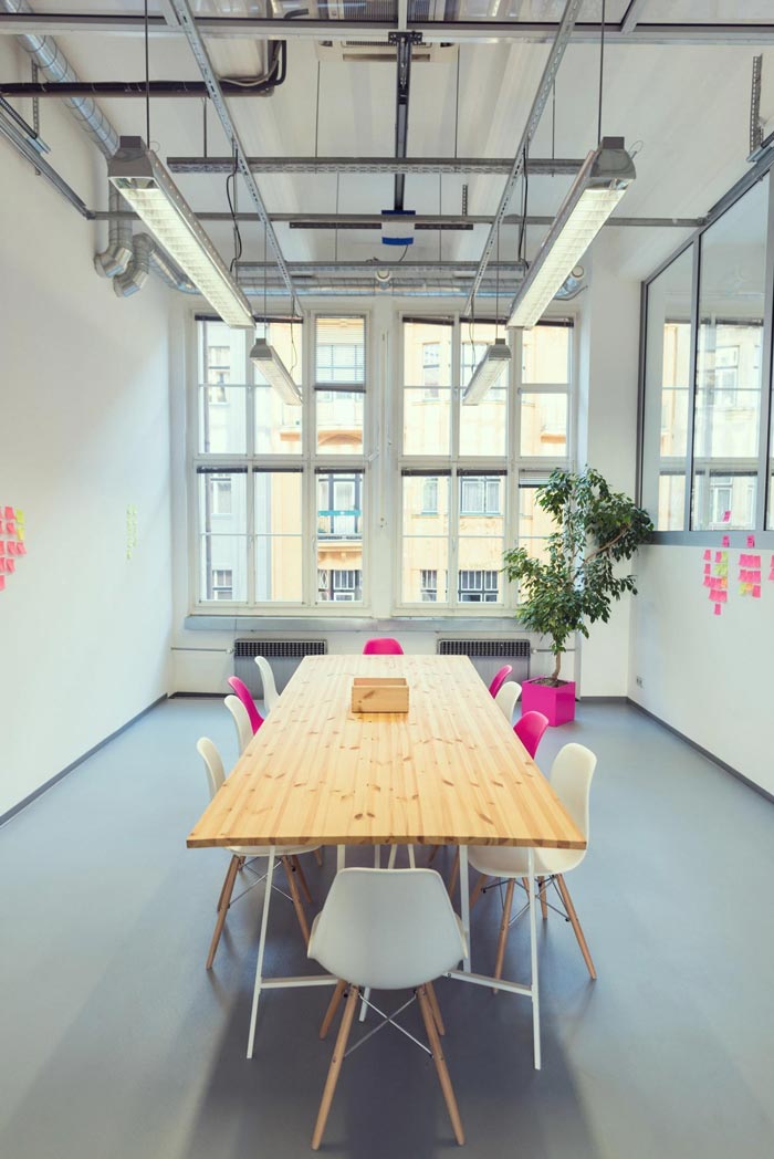 550平方辦公室過道裝修設(shè)計實景圖