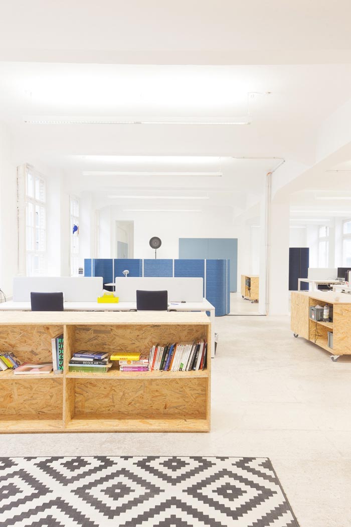 400平方數(shù)字營(yíng)銷(xiāo)公司辦公室動(dòng)線裝修設(shè)計(jì)實(shí)景圖