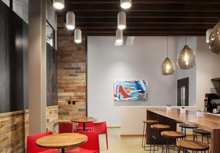 700平方辦公室交流區(qū)域裝修設計實景圖