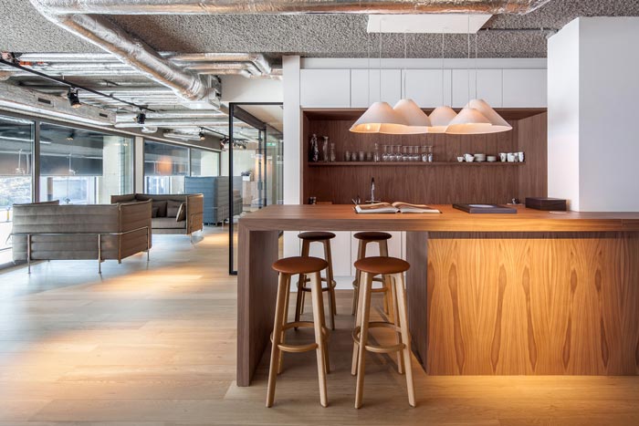 房地產(chǎn)開發(fā)商辦公室休息區(qū)域裝修設(shè)計(jì)案例效果圖