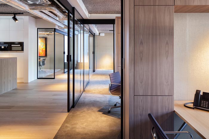 房地產(chǎn)開發(fā)商辦公室動(dòng)線裝修設(shè)計(jì)案例效果圖