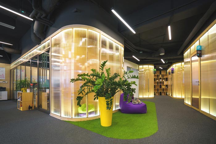 小型創(chuàng)意辦公室進門區(qū)域裝修設計案例效果圖