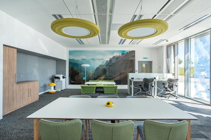 軟件技術(shù)公司辦公室辦公區(qū)域裝修設(shè)計(jì)案例效果圖