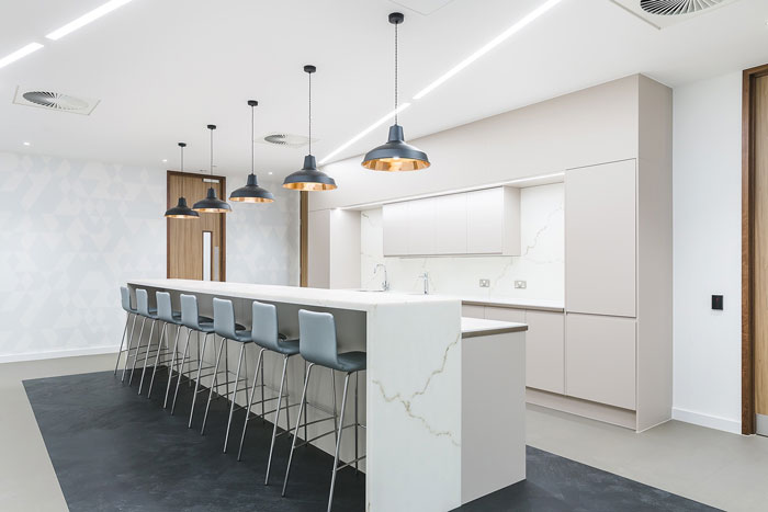 科技公司現(xiàn)代簡約辦公室茶水間裝修設(shè)計(jì)案例效果圖