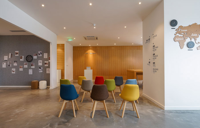 設計公司辦公室演講區(qū)域設計方案