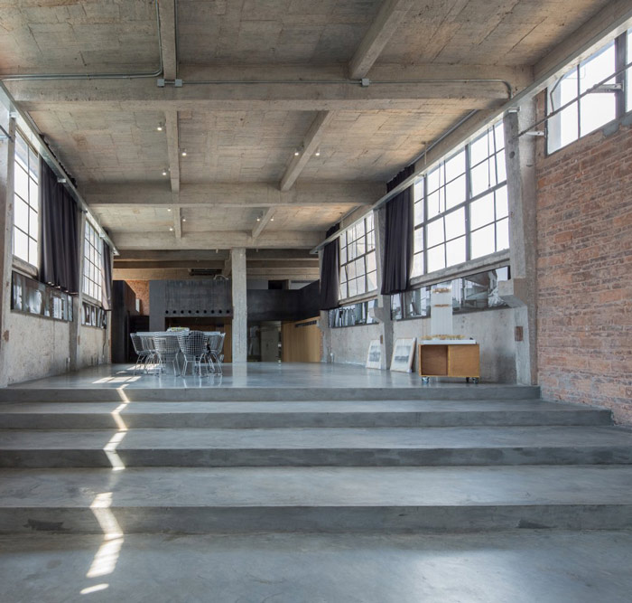 廠房LOFT風(fēng)格辦公室進(jìn)門區(qū)裝修設(shè)計案例效果圖