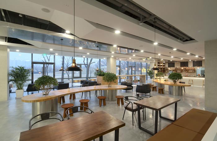 企業(yè)總部辦公室茶水間裝修設(shè)計(jì)效果圖