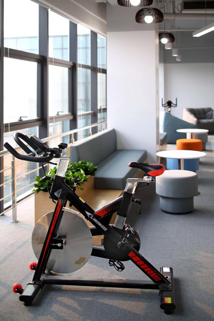 互聯(lián)網(wǎng)公司辦公樓健身車裝修設(shè)計效果圖