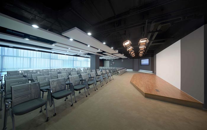 互聯(lián)網(wǎng)公司辦公樓演講室裝修設(shè)計效果圖