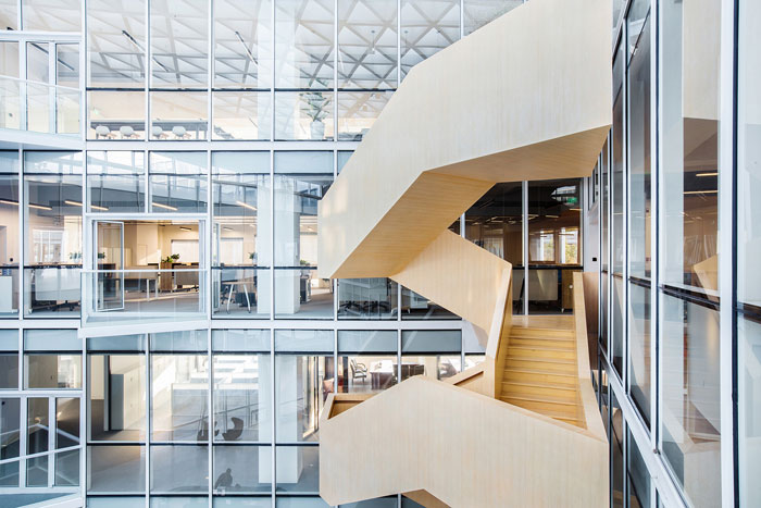 集團(tuán)總部辦公樓木樓梯設(shè)計(jì)效果圖