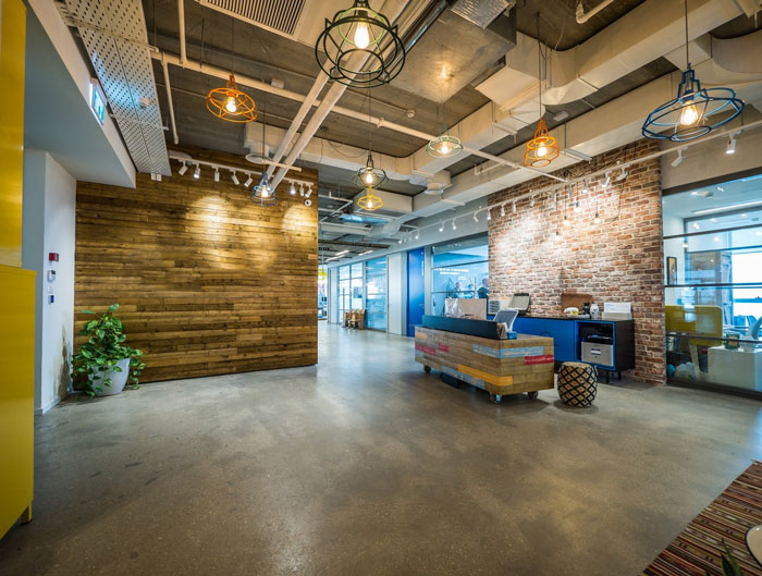 軟件開發(fā)公司辦公室前臺裝修設(shè)計實景圖