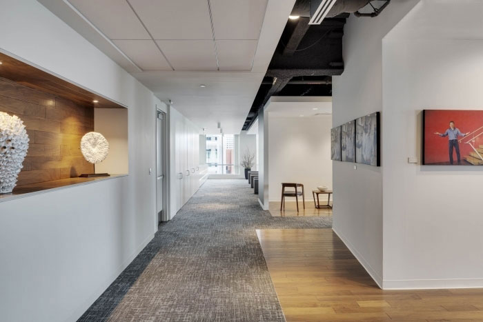 風(fēng)險(xiǎn)投資公司辦公室過(guò)道裝修設(shè)計(jì)效果圖