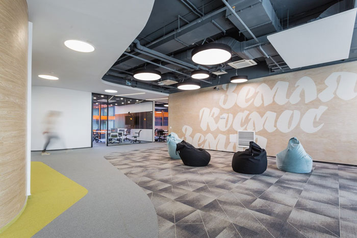 網絡安全公司辦公室動線休息區(qū)裝修設計效果圖