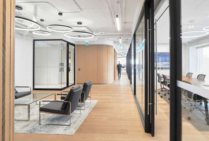 金融風(fēng)投公司辦公室過道裝修設(shè)計(jì)效果圖