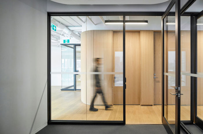 金融風(fēng)投公司辦公室動線裝修設(shè)計(jì)效果圖