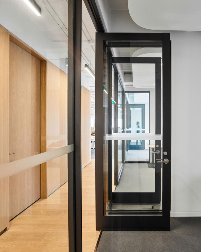 金融風(fēng)投公司辦公室過道裝修設(shè)計(jì)效果圖