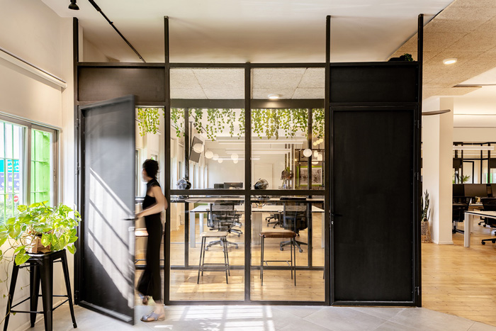 網(wǎng)絡(luò)辦公室進(jìn)門區(qū)裝修設(shè)計(jì)效果圖