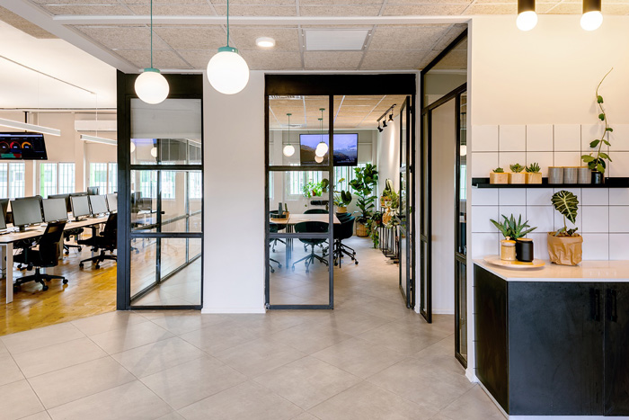 網(wǎng)絡(luò)辦公室過道裝修設(shè)計(jì)效果圖