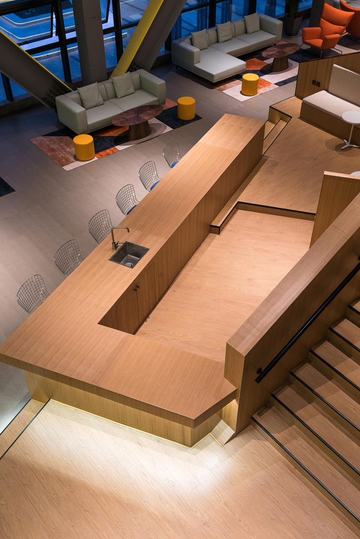 創(chuàng)客辦公吧臺(tái)俯視裝修設(shè)計(jì)效果圖