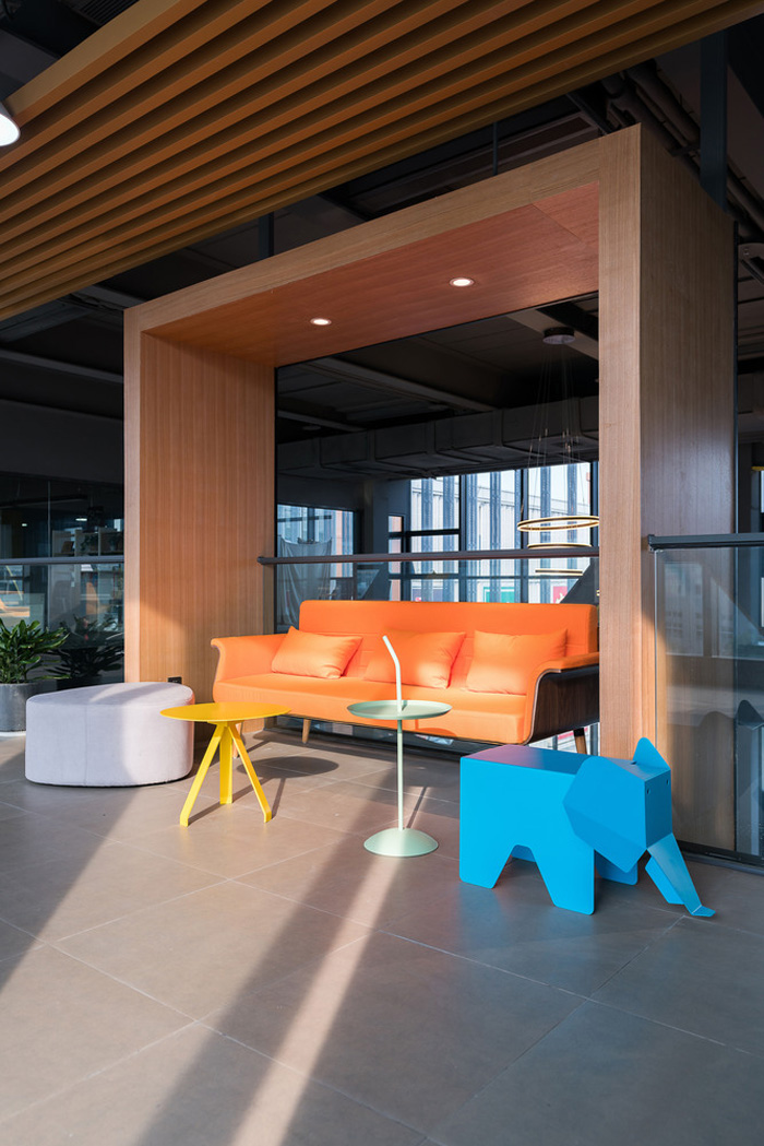 創(chuàng)客辦公洽談區(qū)裝修設(shè)計(jì)效果圖