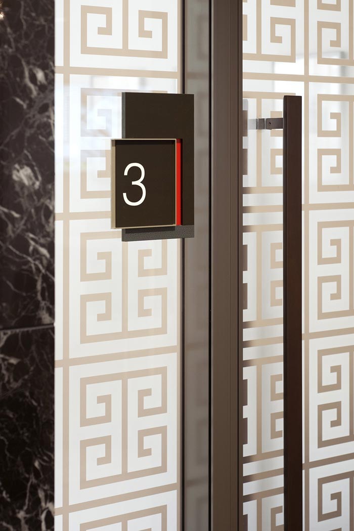 稅務(wù)師事務(wù)所辦公室隔斷門裝修設(shè)計(jì)效果圖