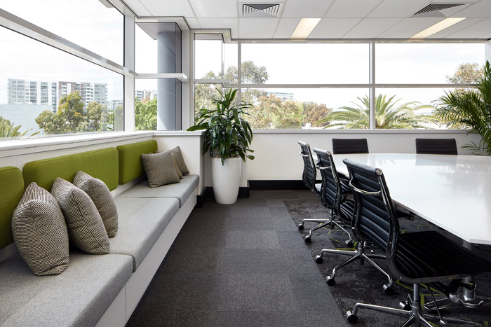 旅行社辦公室會議室裝修設(shè)計(jì)效果圖