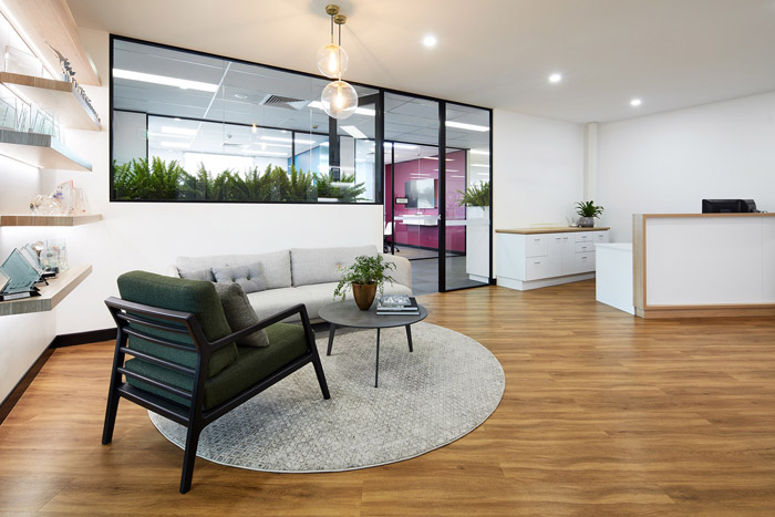 旅行社辦公室前臺裝修設(shè)計(jì)效果圖