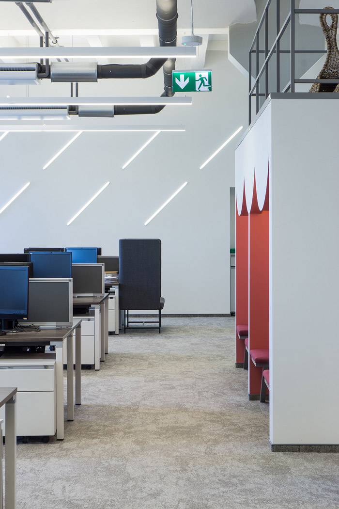 工業(yè)閣樓loft辦公室過道裝修設計效果圖