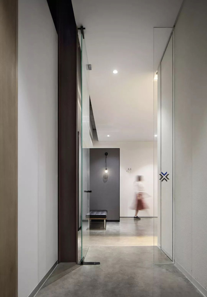 1300平方辦公室走廊裝修設(shè)計(jì)效果圖