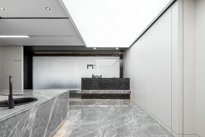 600m2現(xiàn)代辦公室進(jìn)門(mén)區(qū)裝修設(shè)計(jì)效果圖