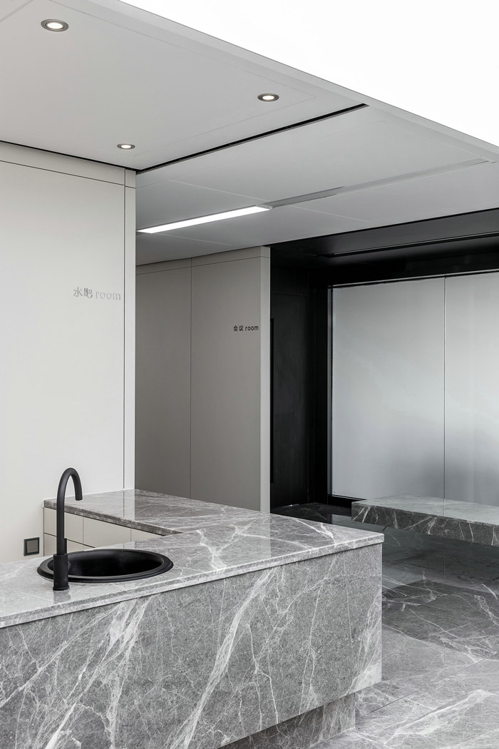 600m2現(xiàn)代辦公室水吧裝修設(shè)計(jì)效果圖