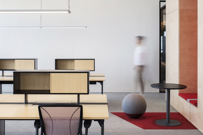 集團辦公樓辦公區(qū)設計效果圖