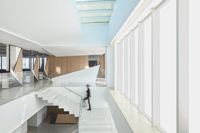 互聯(lián)網(wǎng)辦公室樓梯裝修效果圖