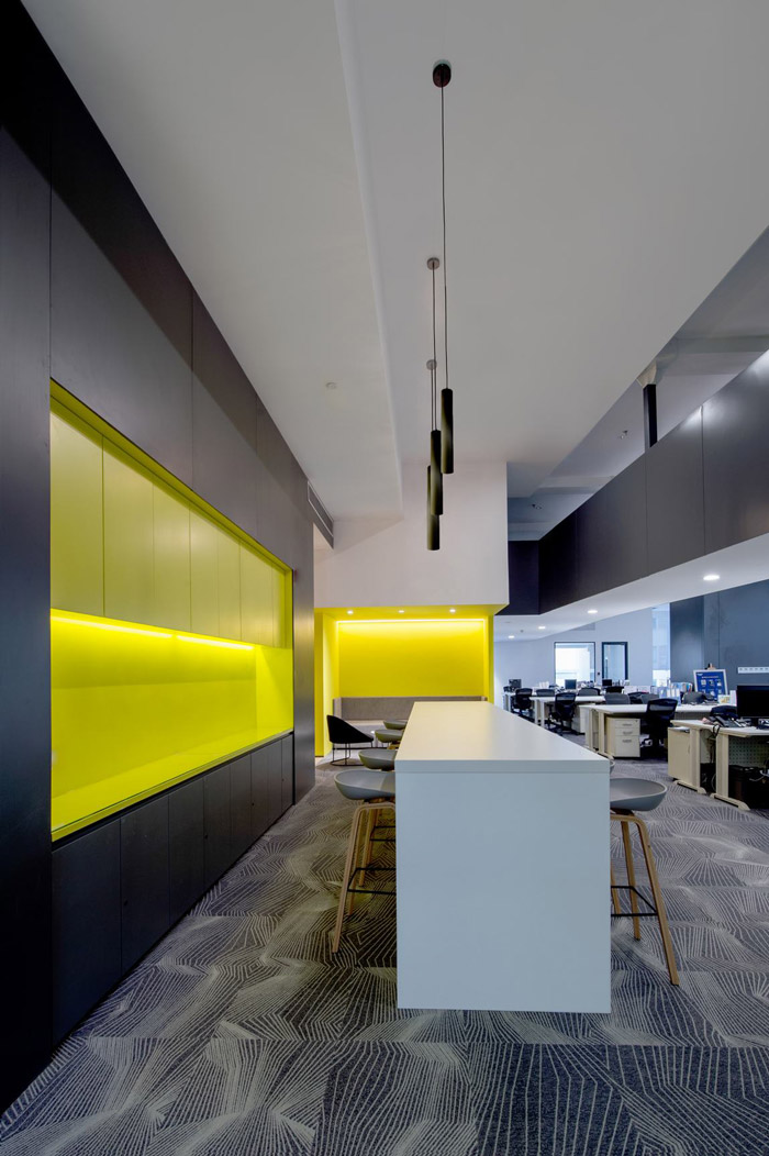 總部辦公樓辦公區(qū)裝修效果圖