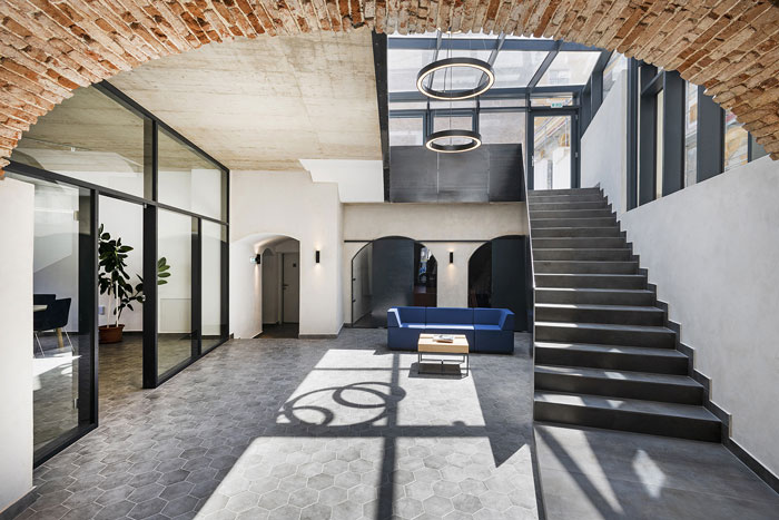 舊廠房辦公室樓梯裝修設(shè)計(jì)效果圖