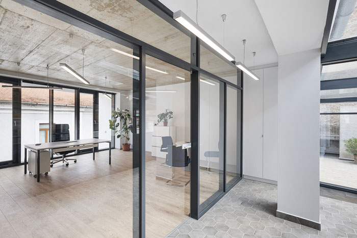 舊廠房總經(jīng)理辦公室裝修設(shè)計(jì)效果圖