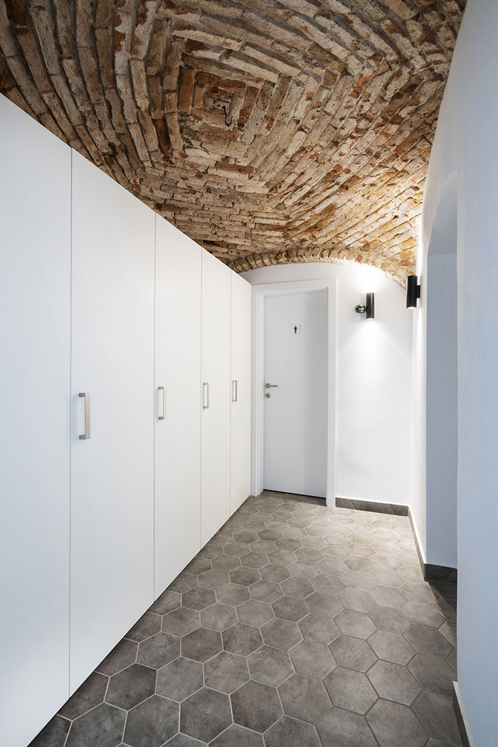 舊廠房辦公室衛(wèi)生間裝修設(shè)計(jì)效果圖